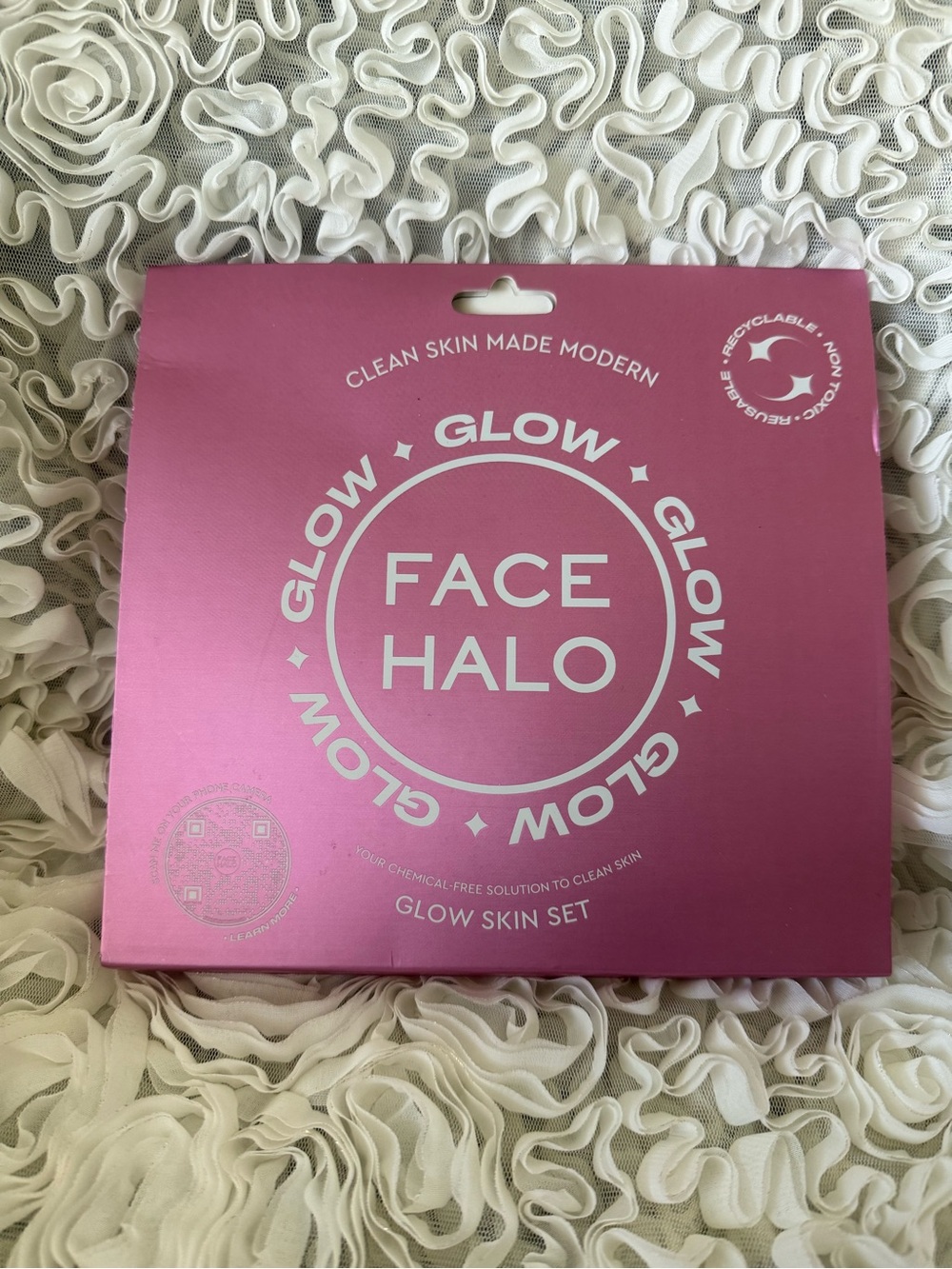 BNWT! Face Halo Glow Skin Set - Pink Packaging